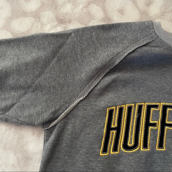 Harry Potter Hufflepuff Universal Studios Pullover Size Medium - Picture 3 of 8
